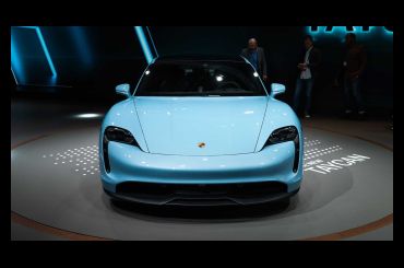 Роспотребнадзор помог покупателю Porshe Taycan отсудить 22 млн рублей